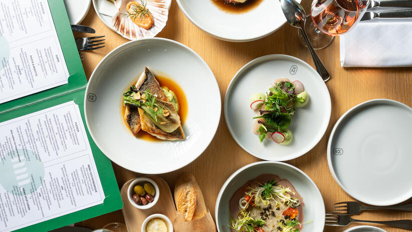 Mittagsessen für alle im Restaurant maximilian°s