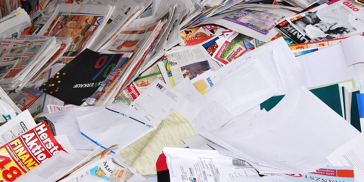 Müllabfuhr schlägt Alarm: Papier- und Kartonmüllberge werden in Augsburg immer höher