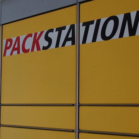 Packstation und Haltestelle in einem - Augsburg feiert diese neue Kombi