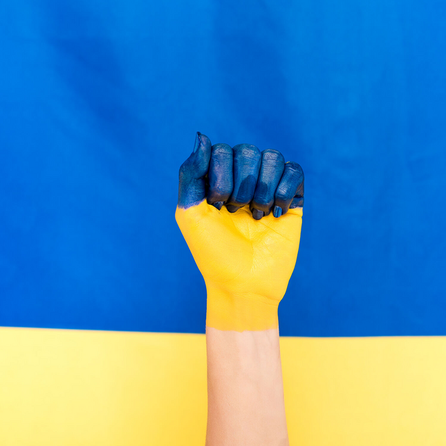 #LightWillWinOverDarkness: Friedensdemo in Augsburg zum Jahrestag des Ukrainekriegs