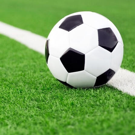 "Mädchen an den Ball!" in Augsburg-Pfersee