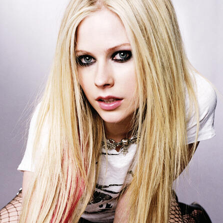 Avril Lavigne knutscht diesen Rapper!