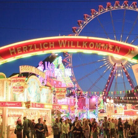 Gelungener Start in Augsburgs Osterplärrer mit Überraschungsgast Markus Söder