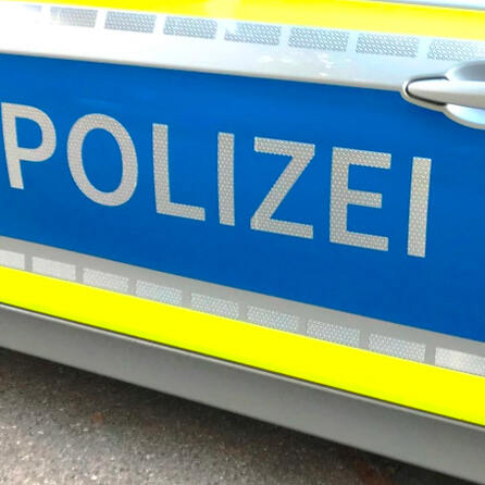 Frau nimmt Handgranate mit nach Hause