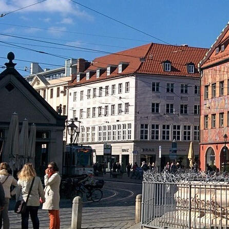 Augsburg: Mann und Frau auf Kaufhausdach lösen Großeinsatz aus
