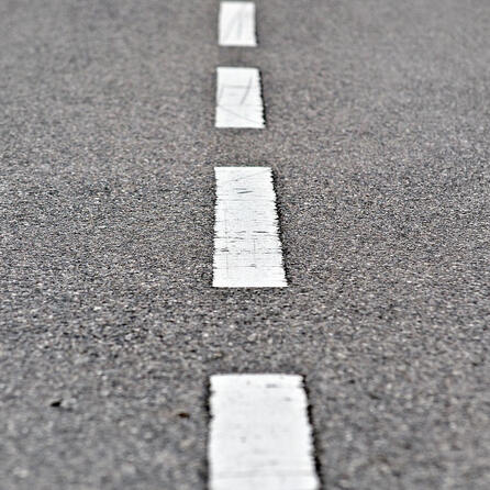 Neue Baustelle auf der B2: Zwischen Stettenhofen und Langweid kommt Flüsterasphalt auf die Fahrbahn