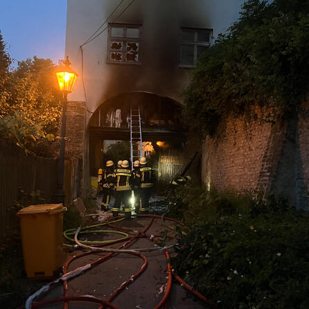 Augsburg: Hoher Sachschaden nach (wahrscheinlicher) Brandstiftung