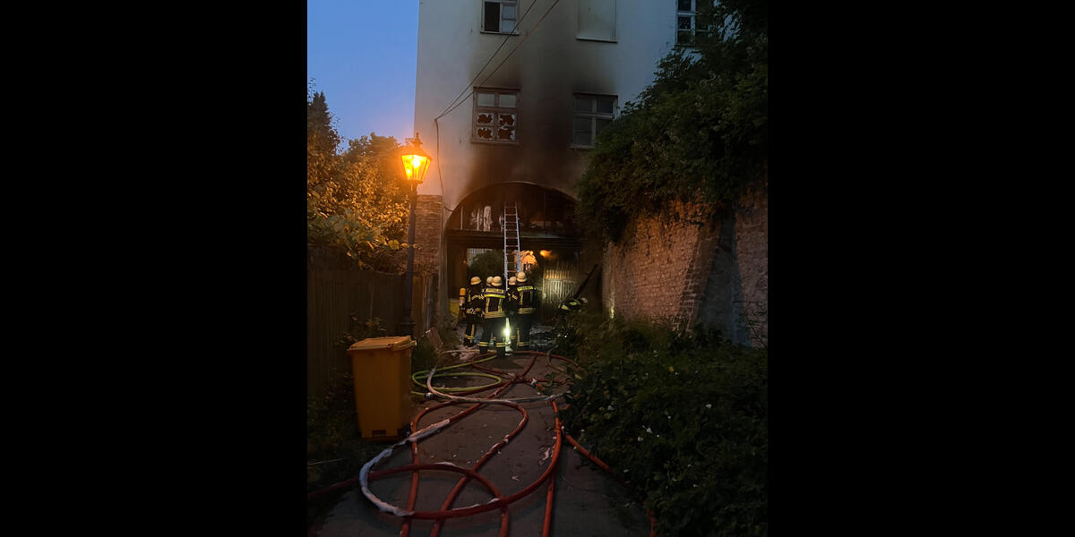 Augsburg: Hoher Sachschaden nach (wahrscheinlicher) Brandstiftung