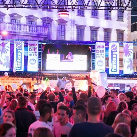 Größtes Stadtfest in Bayern: Aufbauarbeiten für die Augsburger Sommernächte laufen an