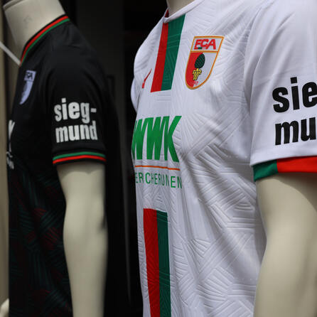 FC Augsburg: Neue Trikots und ein neuer Spieler