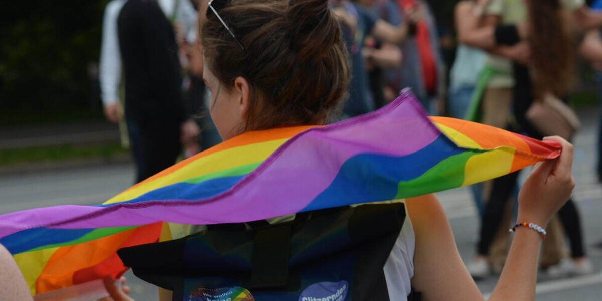 Prügelattacke auf Augsburger CSD - 5 Jungs zu Jugendstrafen verurteilt