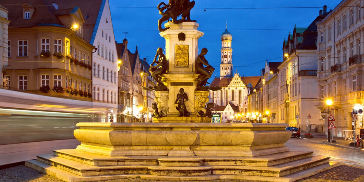 Wird der Herkulesbrunnen in Augsburg bald umzäunt?