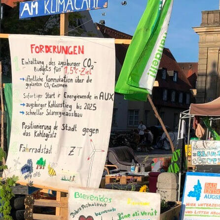 Augsburg: Klimaaktivisten blockieren Jakoberstraße