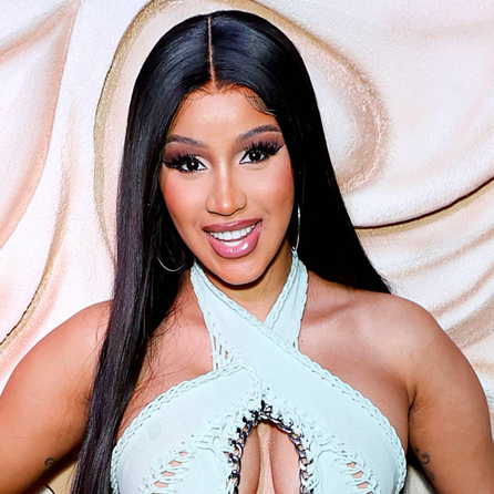 Cardi B schmeißt, Fan verkauft!