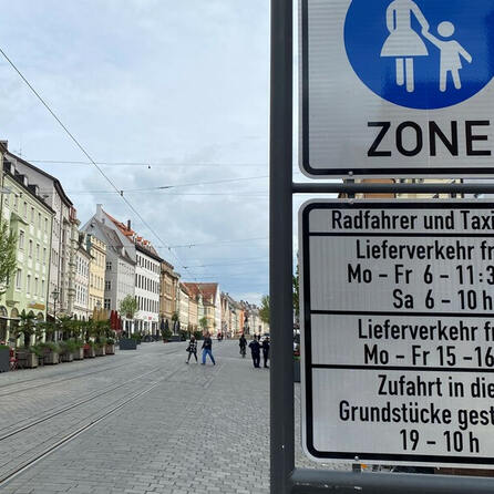 Maxstraße in Augsburg wieder ohne Fußgängerzone