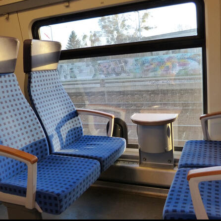Defekte Steckdosen in Zügen im Großraum Augsburg verpassen Reisendenen Stromschläge 