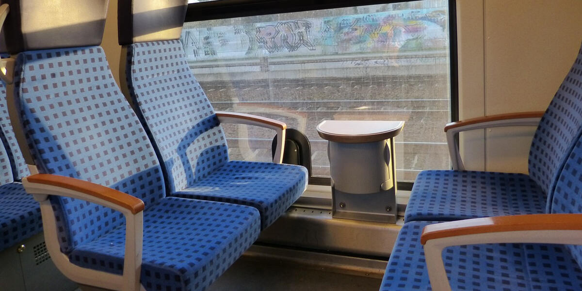 Defekte Steckdosen in Zügen im Großraum Augsburg verpassen Reisendenen Stromschläge