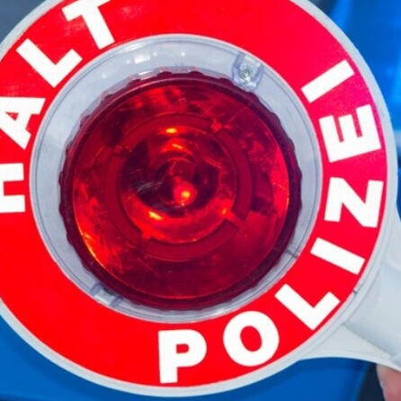 Polizei Augsburg entwischt nackter Autofahrer