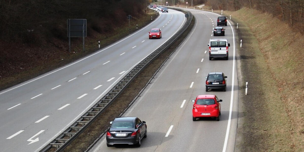 26-facher Mordversuch: Staatsanwaltschaft Augsburg erhebt Anklage im Fall der Steinwürfe auf der B2