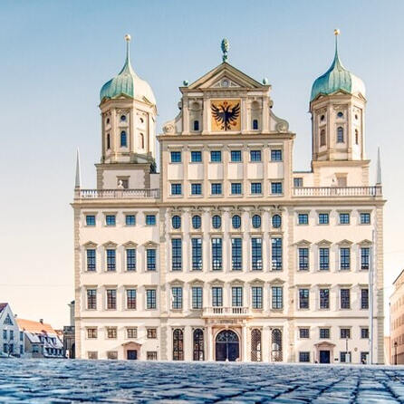 Solidarität mit Israel: Flagge weht wieder am Rathausplatz Augsburg