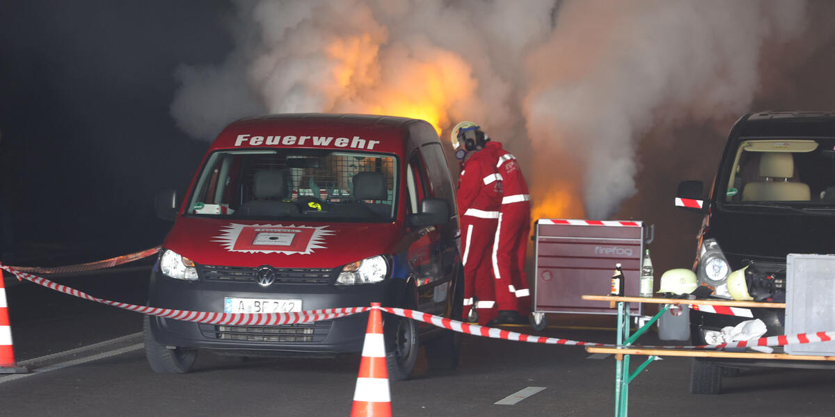 Buscrash im Schleifentunnel mit vielen Verletzten: Augsburger Katastrophenschutzübung war erfolgreich