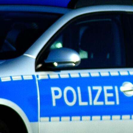 Bombendrohung in Augsburg: Polizei durchsucht Schule