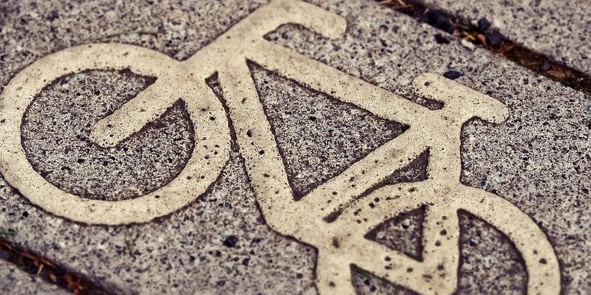 Radfahrer dürfen nicht mehr von Autos überholt werden - Augsburg überprüft entsprechendes Verbot für einige Straßen