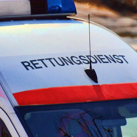 E-Sooter Fahrer prallt gegen Tram in Augsburg - Stunden später stirbt er in der Klinik