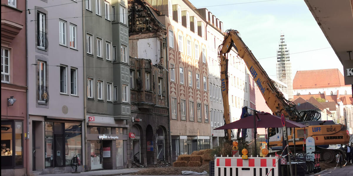 Ältestes Haus in Augsburg ist nach Feuer fast komplett zerstört - Abrissarbeiten gehen weiter