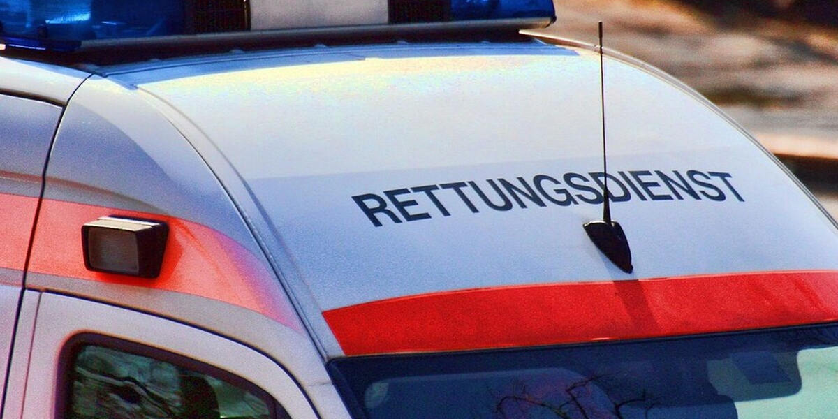 Motorradfahrer in Dinkelscherben landet in Bach und stirbt