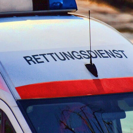 Kurioser Fall an Haltestelle: Schwerverletzter stirbt in Augsburger Klinik