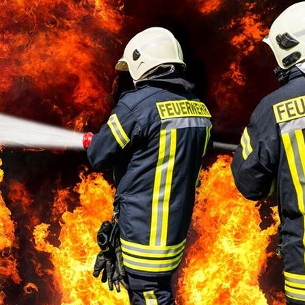 Frau fackelt beim Feuerzeugnachfüllen Wohnung in Gersthofen ab