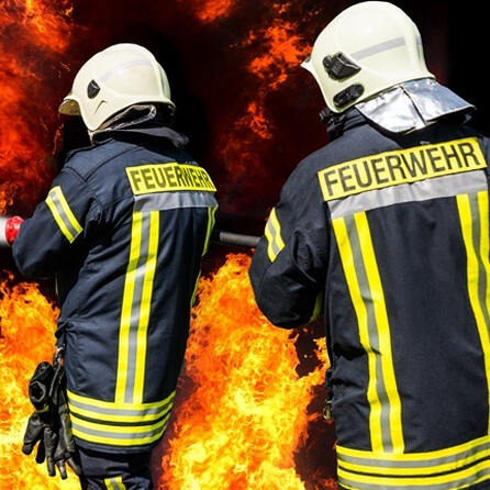 Schock für Lkw-Fahrer bei Odelzhausen: Plötzlich brennt der Anhänger