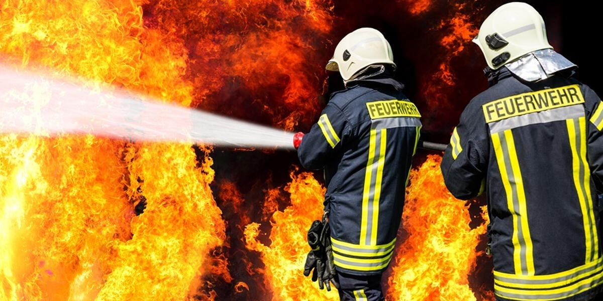 Schock für Lkw-Fahrer bei Odelzhausen: Plötzlich brennt der Anhänger