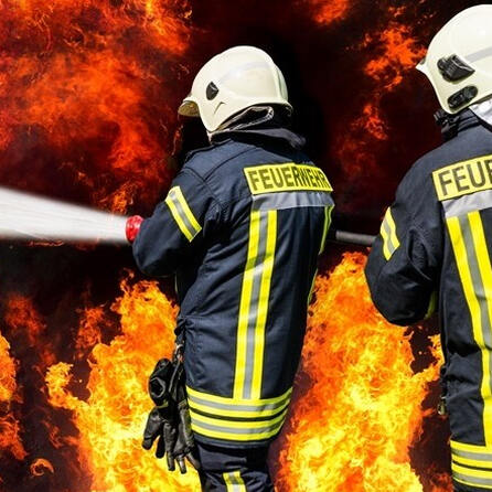 Vollbrand in Kempten: Leerstehendes Autohaus brennt komplett nieder