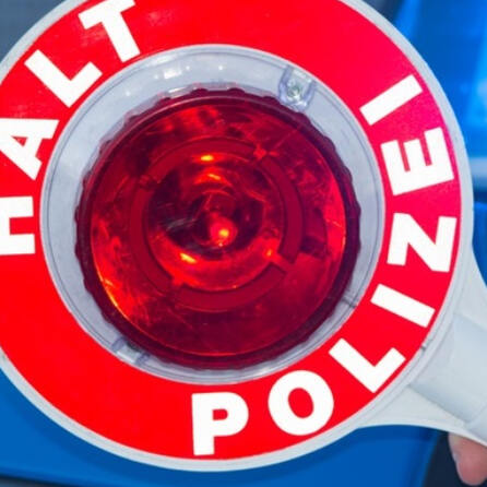 Teures Vordrängeln: Autofahrer aus Kaufering missbraucht Rettungsgasse