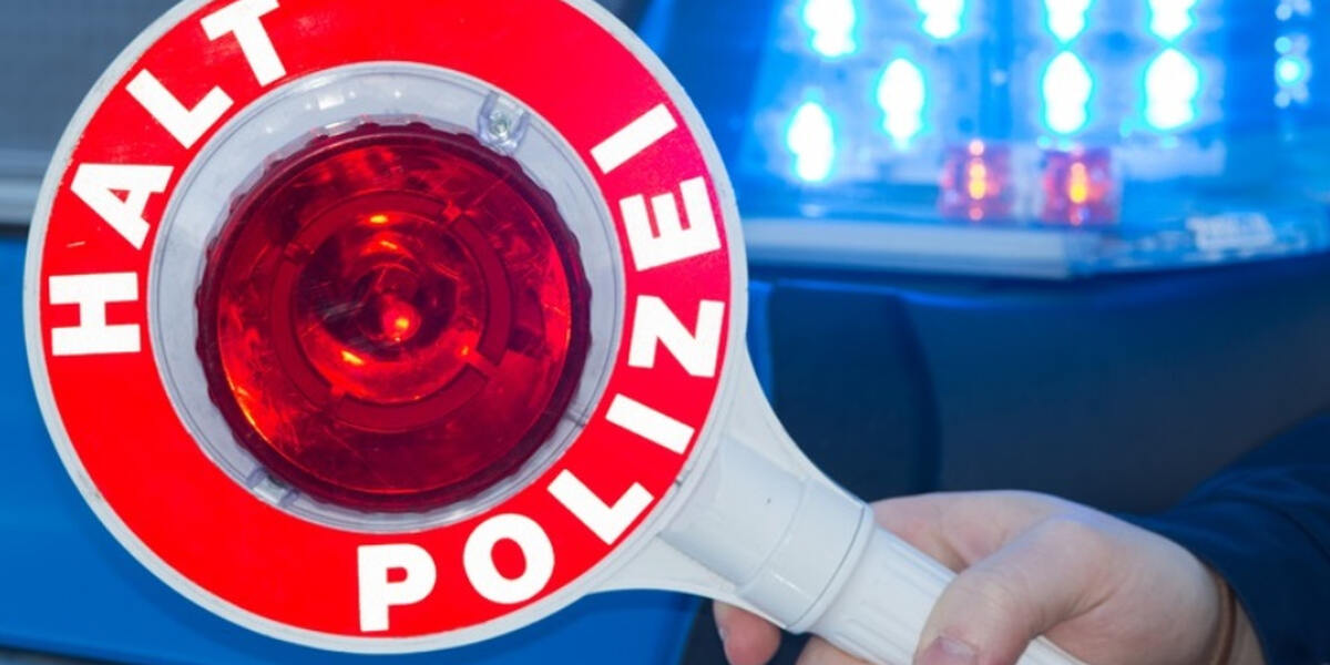 Teures Vordrängeln: Autofahrer aus Kaufering missbraucht Rettungsgasse
