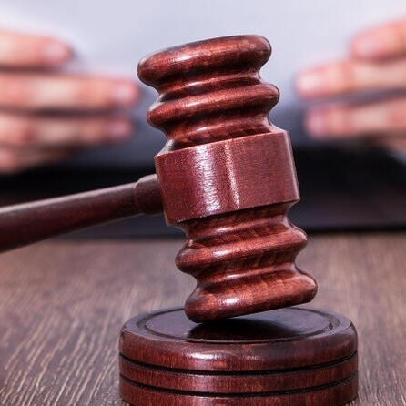 E-Mail-Betrug: 60-Jähriger steht wegen Geldwäsche in Augsburg vor Gericht