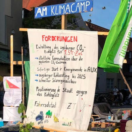 Klimacamp Augsburg agiert gegen kommerzielle Außenwerbung
