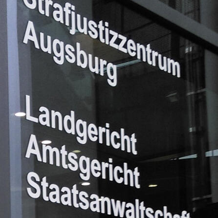 Im eigenen Wintergarten an sich herumgespielt: Mann aus dem Kreis Augsburg wurde angezeigt