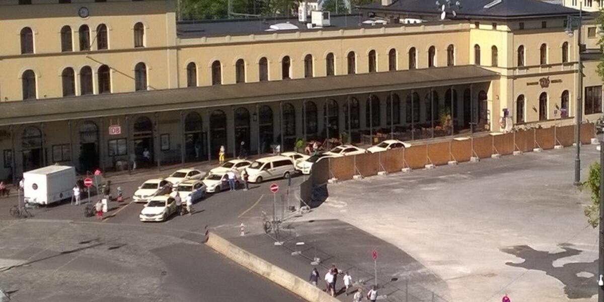Hauptbahnhof Augsburg: Mann ins Gleis gestoßen