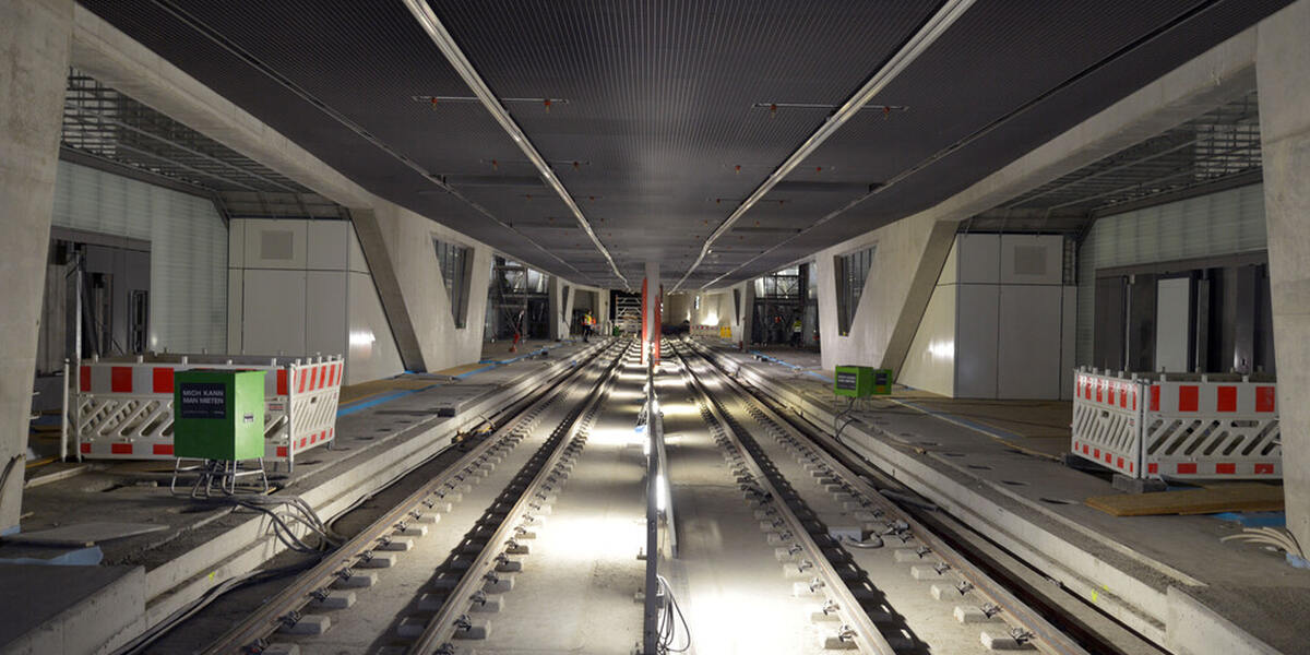 Inbetriebnahme des Straßenbahnanschlusses im Hauptbahnhof Augsburg voraussichtlich erst in zweieinhalb Jahren