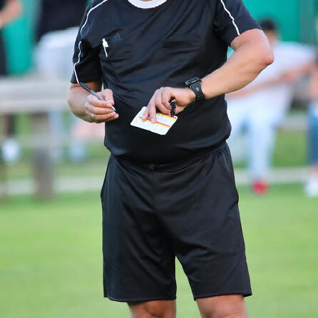 Landsberger Fußballspieler schlägt Schiedsrichter nach roter Karte bewusstlos - Jetzt ermittelt die Kripo