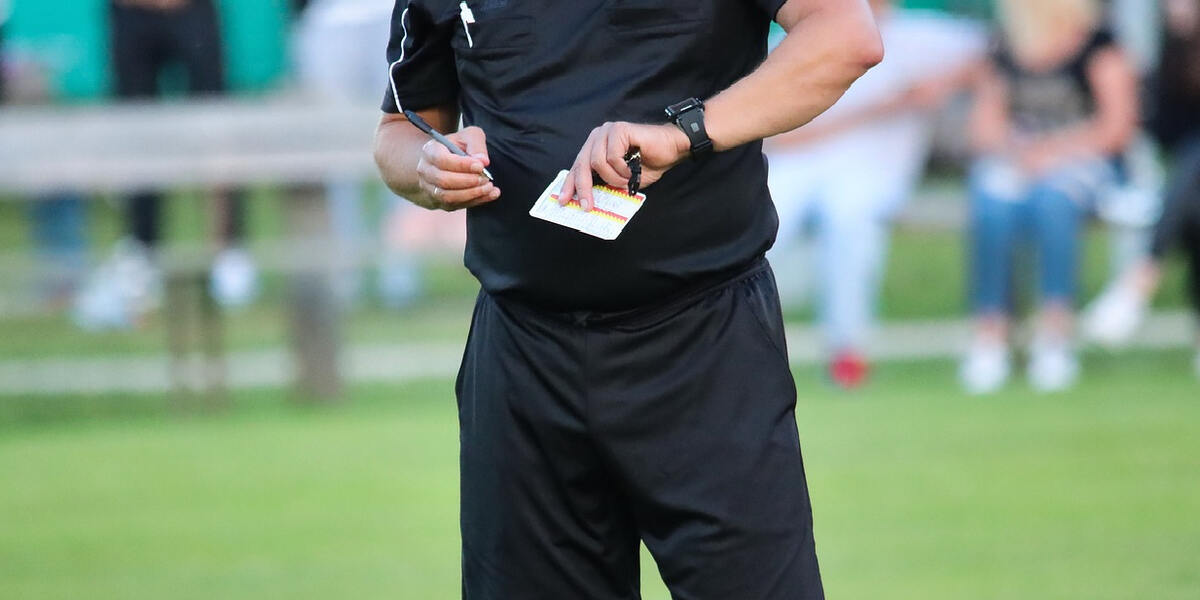 Landsberger Fußballspieler schlägt Schiedsrichter nach roter Karte bewusstlos - Jetzt ermittelt die Kripo