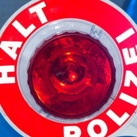 Autofahrer legt sich mit der Polizei an - und verliert