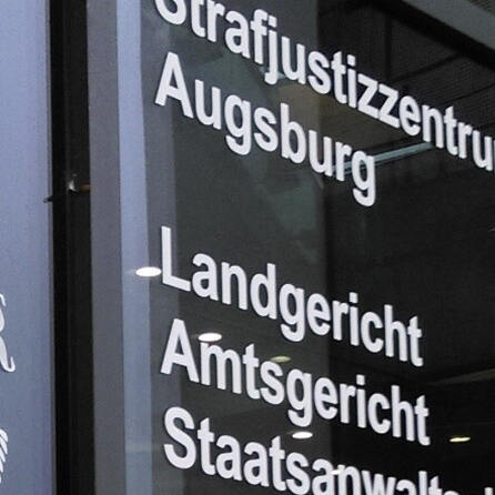 Alles nur zur Übung: Große Evakuierungsaktion im Augsburger Strafjustizzentrum
