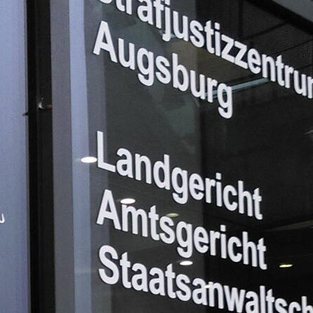 Autohaus vier teure BMW abgeluchst: Betrugsprozess in Augsburg