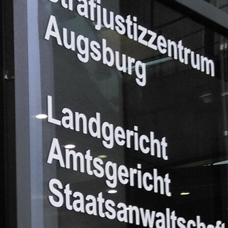 Ex-Staatskanzleibeamter soll Augsburger Anleger um Millionen betrogen haben