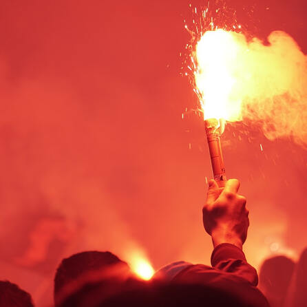 FC Augsburg-Fans kosten dem Verein viel Geld - 28.000 Euro Strafe für Pyrotechnik