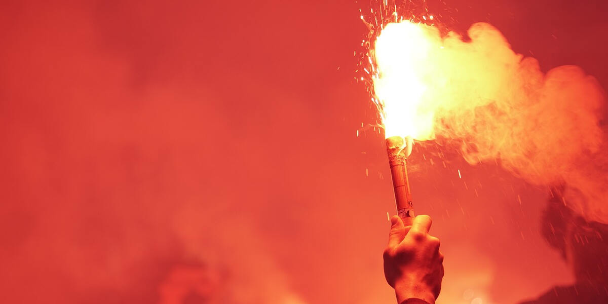 FC Augsburg-Fans kosten dem Verein viel Geld - 28.000 Euro Strafe für Pyrotechnik
